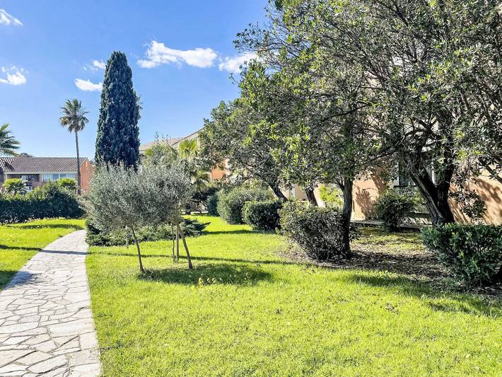 Gîte pour 4 personnes, avec bassin pour enfant ainsi que terrasse et jardin à Linguizzetta - 2