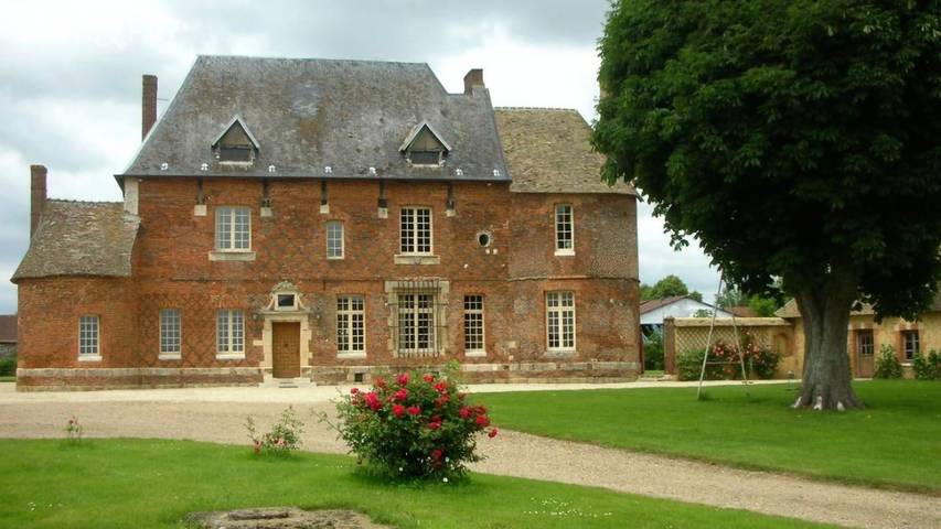 Gîte pour 12 personnes, avec jardin dans Heudicourt