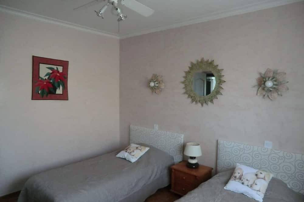 En villa, apartamento independiente de 130 m2 con aire acondicionado. Piscina de 10x5 in Lattes, Côte d'Améthyste