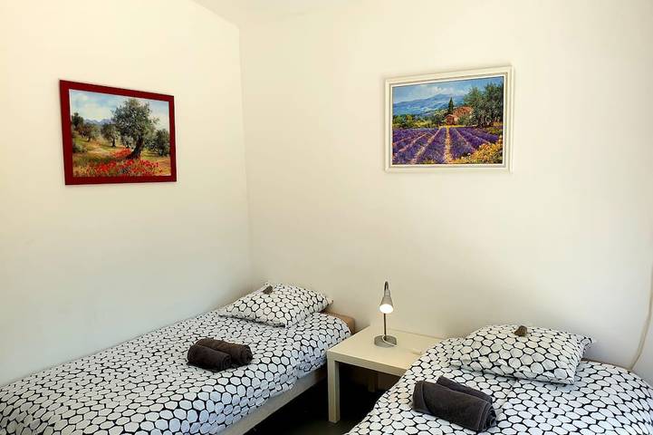 Location de vacances pour 8 personnes, avec jardin et terrasse à Tourtour - 4