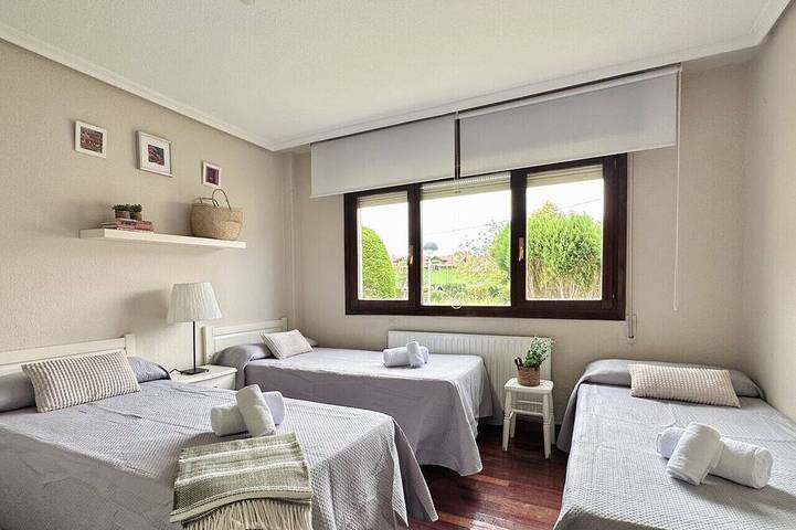 Ganze Wohnung, Bajo con piscina en la playa - Isla Playa 5700 in Isla, Arnuero