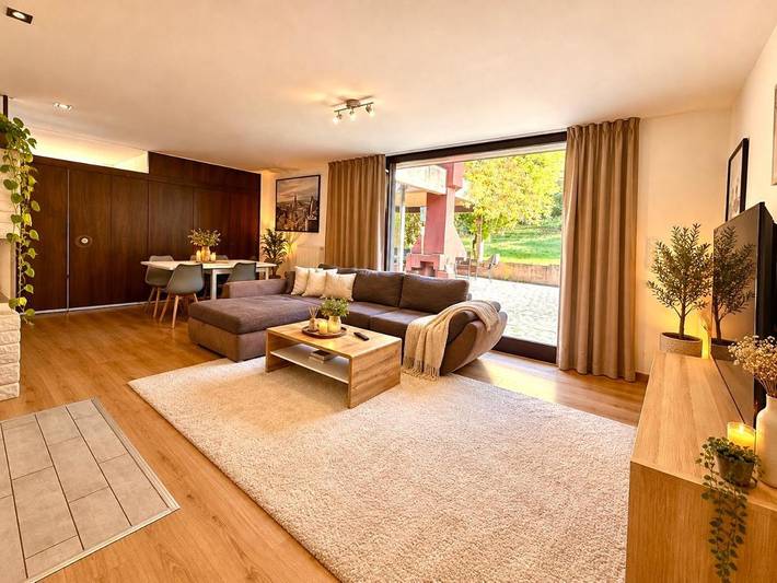 Ferienwohnung für 16 Personen, mit Terrasse und Garten sowie Ausblick in Kreuztal