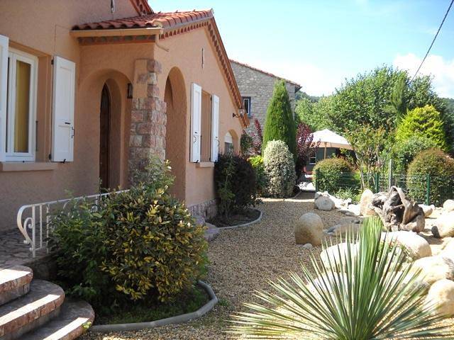 Gîte pour 8 personnes, avec jardin ainsi que piscine et terrasse à Fillols