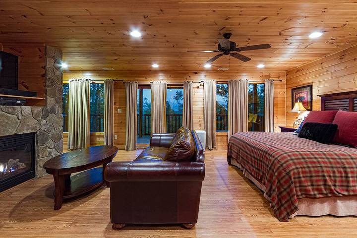 Gîte pour 10 personnes, avec jardin et jacuzzi dans Almond (Caroline du Nord)