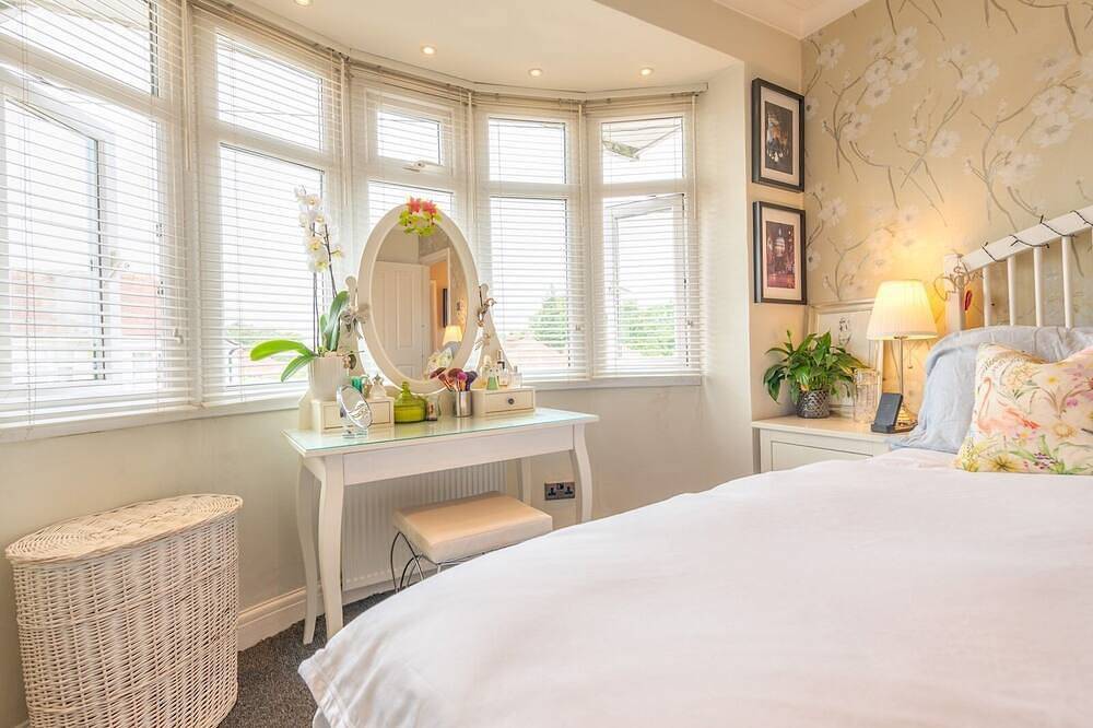 Pass the Keys | Stylish garden retreat nr Stafford Town/ Hospital in Stafford, Staffordshire