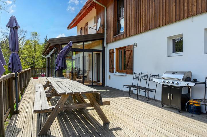 Gîte pour 14 personnes, avec Balcon ainsi que Jardin et Sauna