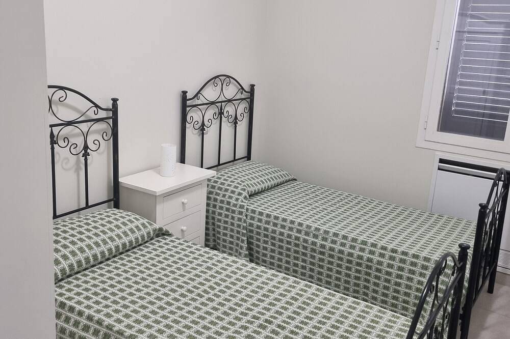 Villa 'Corbezzolo' with Shared Pool, Wi-Fi and Air Conditioning in Galatone, Gulf of Taranto