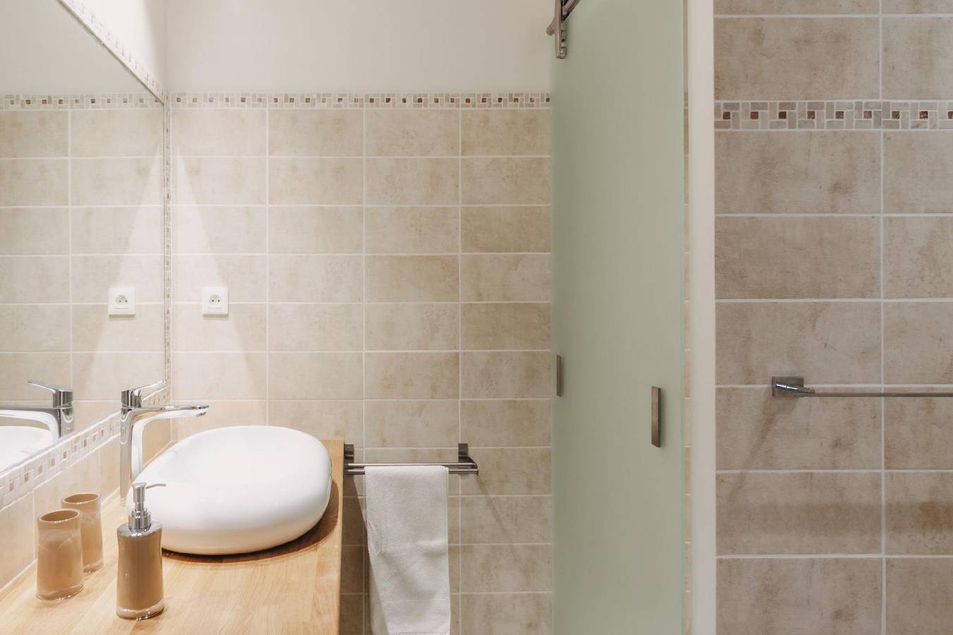 Ganze Ferienwohnung, Exklusives Apartment auf Landgut im Languedoc mit Terrasse, Pool, Wlan in Armissan, Narbonne und Umgebung