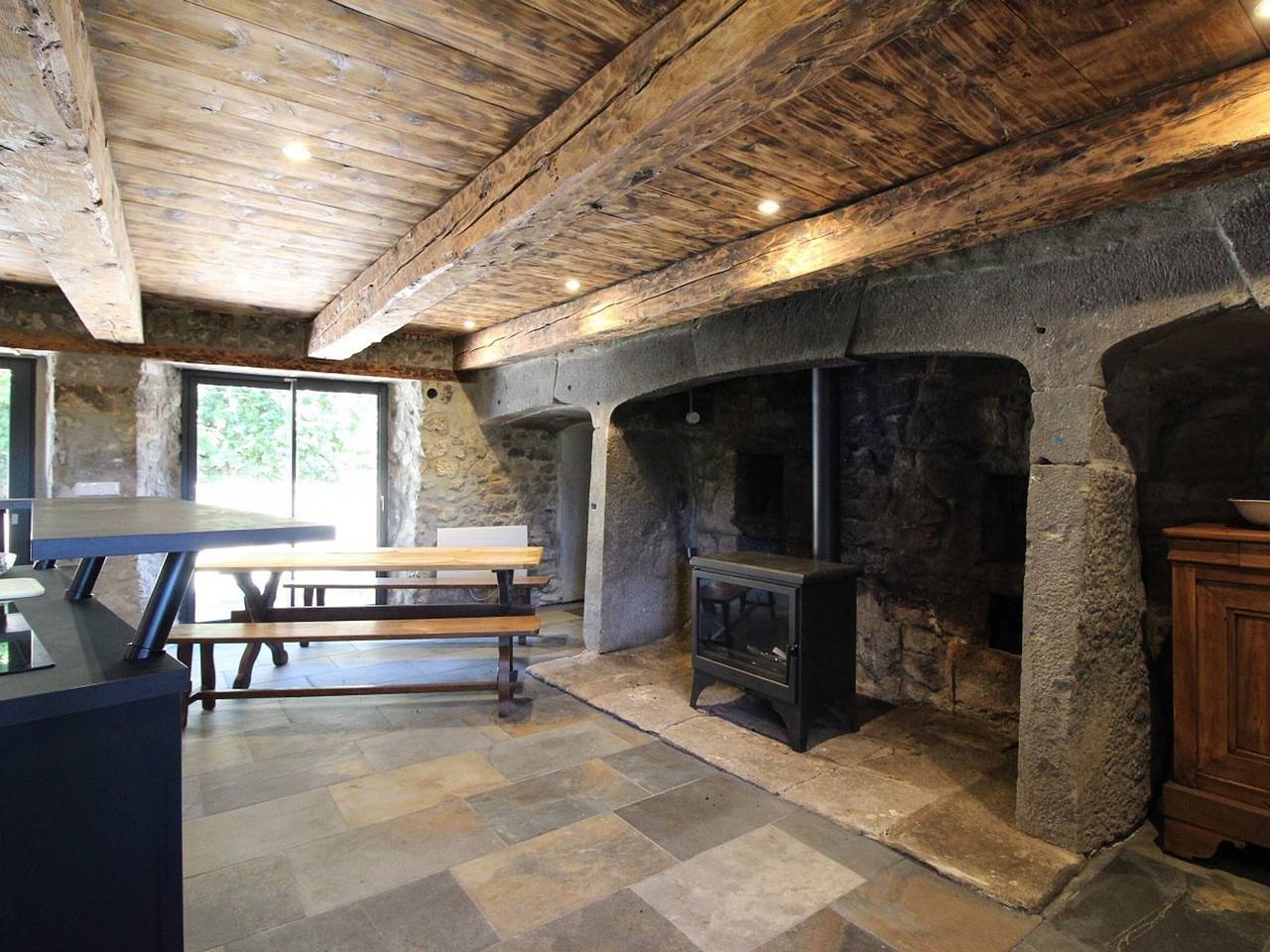 Casa renovada La Bourboule, 3 habitaciones, se admiten mascotas, estacionamiento in La Bourboule, Parque Natural Regional Volcans d'Auvergne