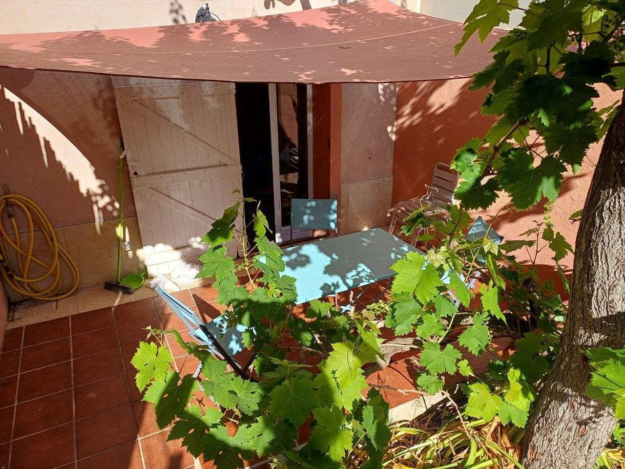 Entire apartment, Cozy apartment with terrace in Porquerolles in Hyeres, Mediterranean Coast (France)