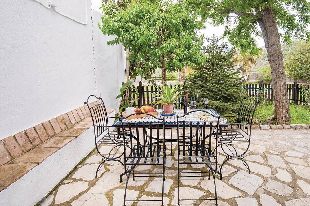 Beautiful home in Zahara de la Sierra in Zahara de la Sierra, White Villages