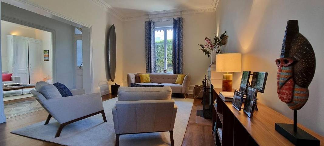 Location de vacances pour 18 personnes, avec piscine ainsi que jardin et jacuzzi à Rillieux-la-Pape - 4