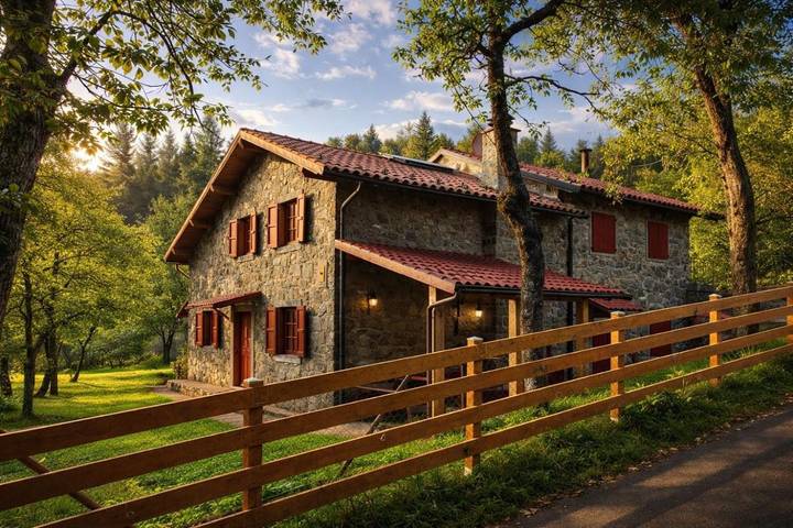 Agriturismo con piscina per 10 persone, con giardino e piscina nonché panorama, con animali domestici in Parco Nazionale dell'Appennino Tosco-Emiliano