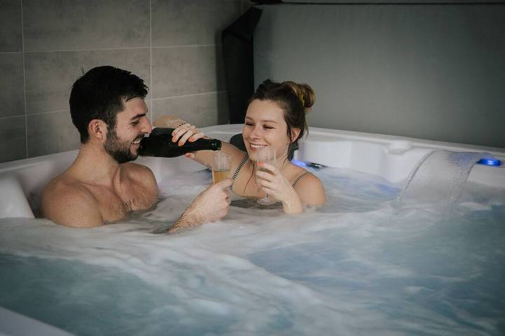 Ferienhaus für 2 Personen, mit Balkon und Whirlpool - 1