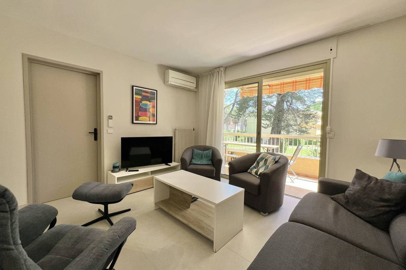 Appartement entier, Appartement avec piscine proche de la mer in Antibes, Côte méditerranéenne (France)