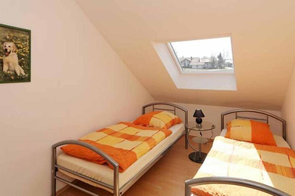 Ganze Wohnung, Urlaub in ruhiger Lage mit Südbalkon mit Blick auf den Bayerischen Wald in Mauth, Ostbayern