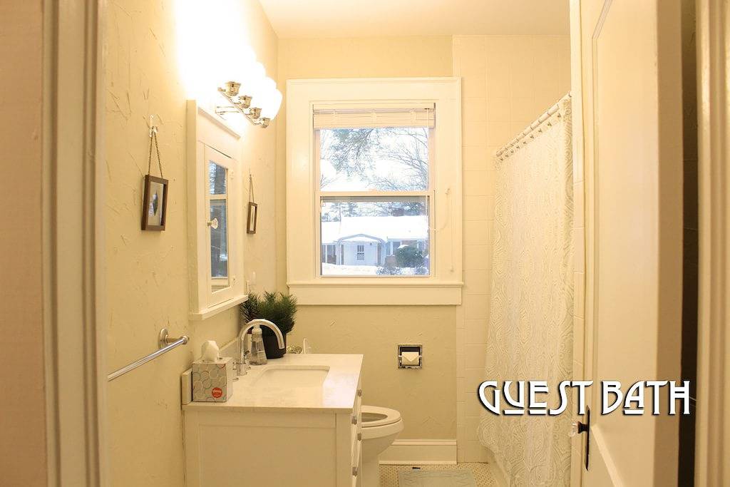 Intro Pricing - Braeburn Bungalow - Historisch & zu Fuß in die Innenstadt von Hendersonville in Hendersonville, Henderson County (NC)