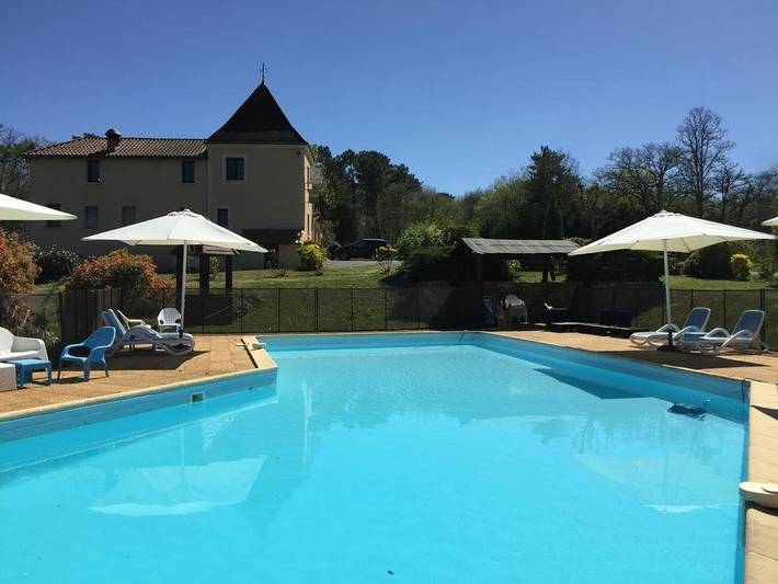 Hôtel pour 4 personnes, avec jardin ainsi que terrasse et piscine