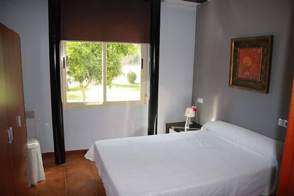 Rural house (full rental) El Olivar del Marqués for 26 people in Santa Cruz de la Sierra, Cáceres Region