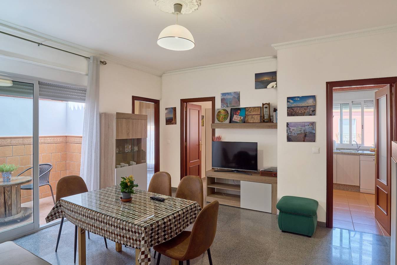 Ganze Wohnung, Ferienwohnung 'La Molina' mit Bergblick, privater Terrasse und Balkon in Rute, Sierras Subbéticas