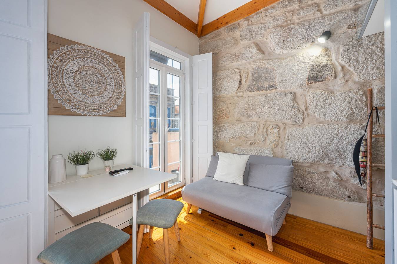 Hel studio-lejlighed, Bonjardim City Flats - Relaxing Terrace in Santo Ildefonso, Porto