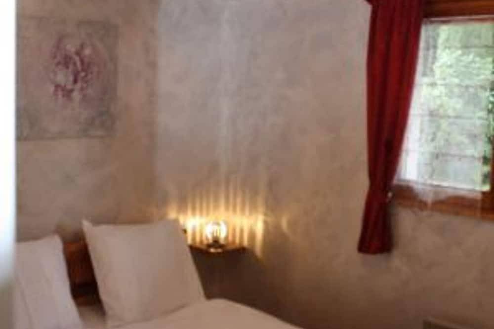 Cozy chalet with private pool in Val-d'Ajol, 3 bedrooms in Le Val-d'Ajol, Parc naturel régional des Ballons des Vosges