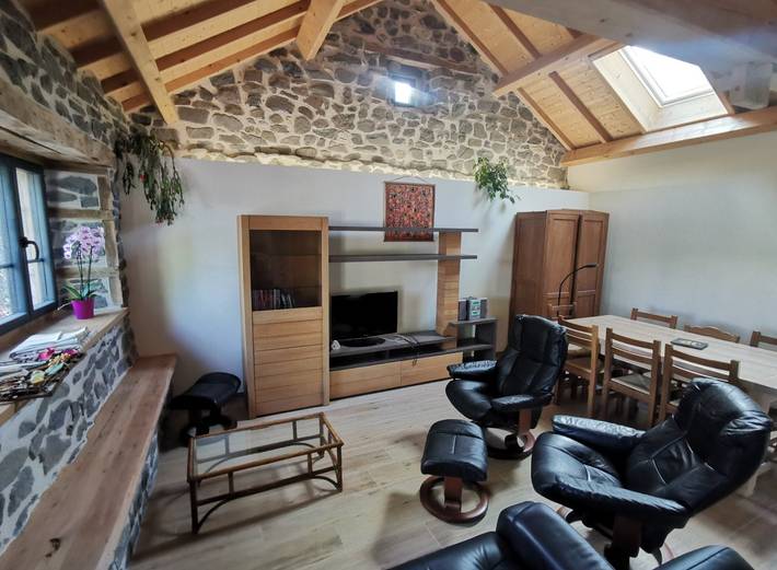 Gîte pour 9 personnes, avec jardin et terrasse dans le Cantal - 4