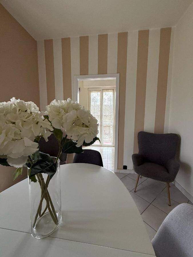 Gîte pour 4 personnes, avec Balcon et Terrasse ainsi que Jardin et Vue à Novare - 3