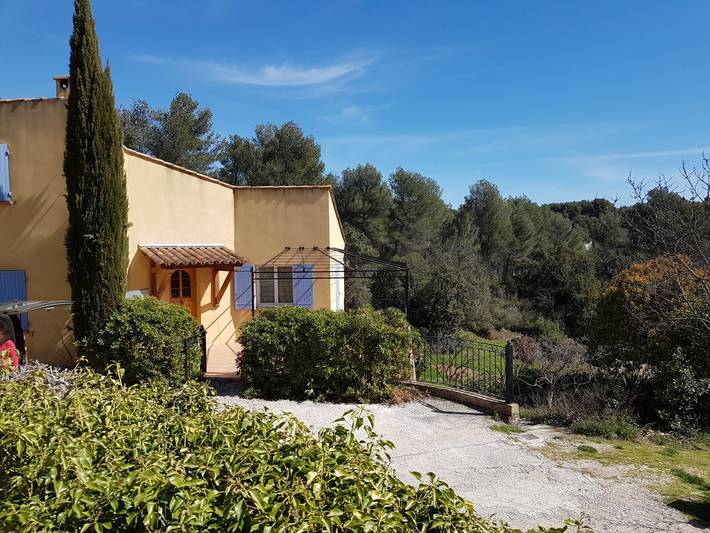 Gîte pour 11 personnes, avec jardin ainsi que terrasse et piscine
