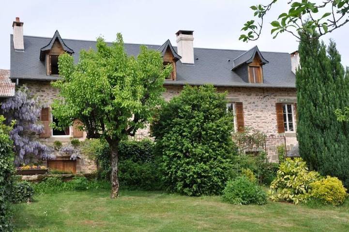 Location de vacances pour 8 personnes, avec Terrasse et Jardin à Juillac