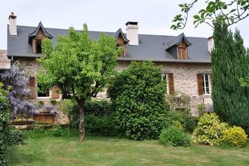 Gîte pour 8 personnes, avec terrasse et jardin à Juillac