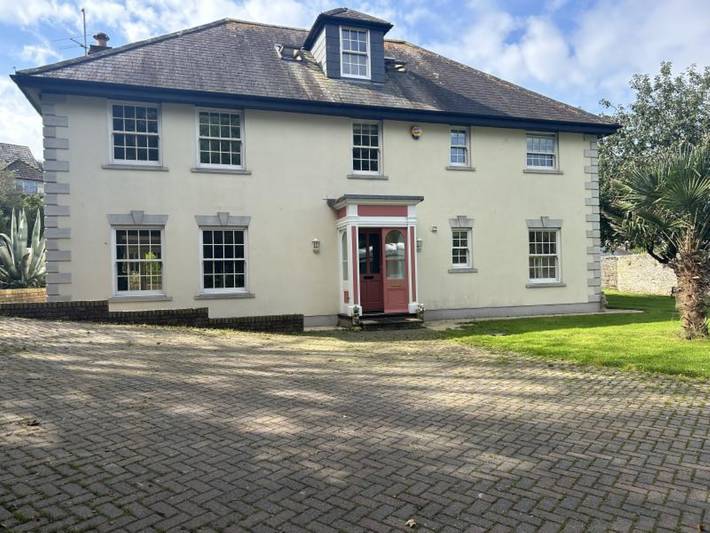 Villa for 4 people, with Terrace and Yard