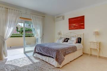 Villa for 4 People in Portimão, Faro District, Photo 4