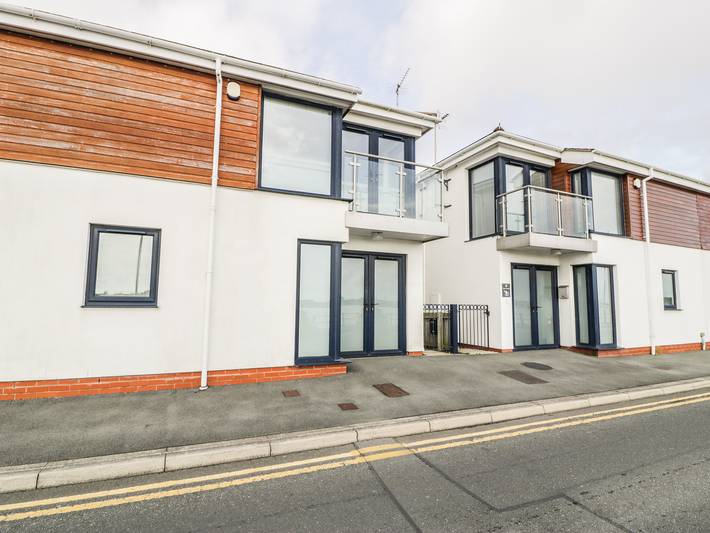 Entire apartment, 7 Marina View in Pwllheli, Gwynedd