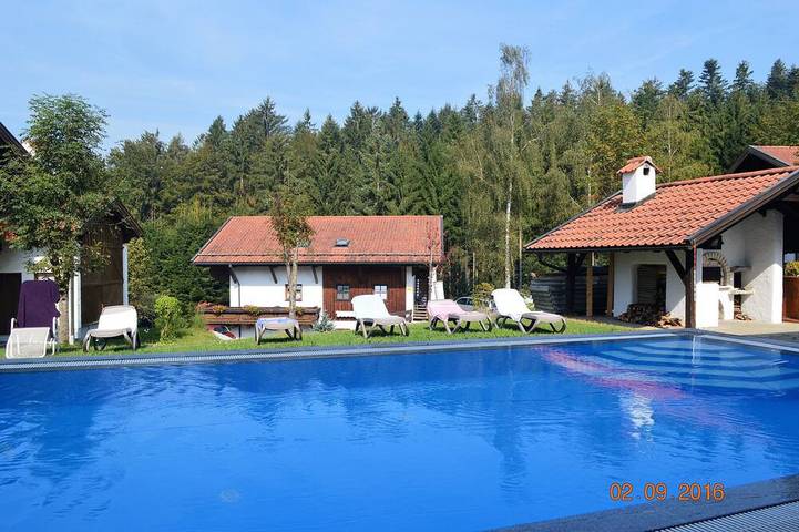 Ferienwohnung für 5 Personen, mit Balkon und Garten sowie Pool und Sauna