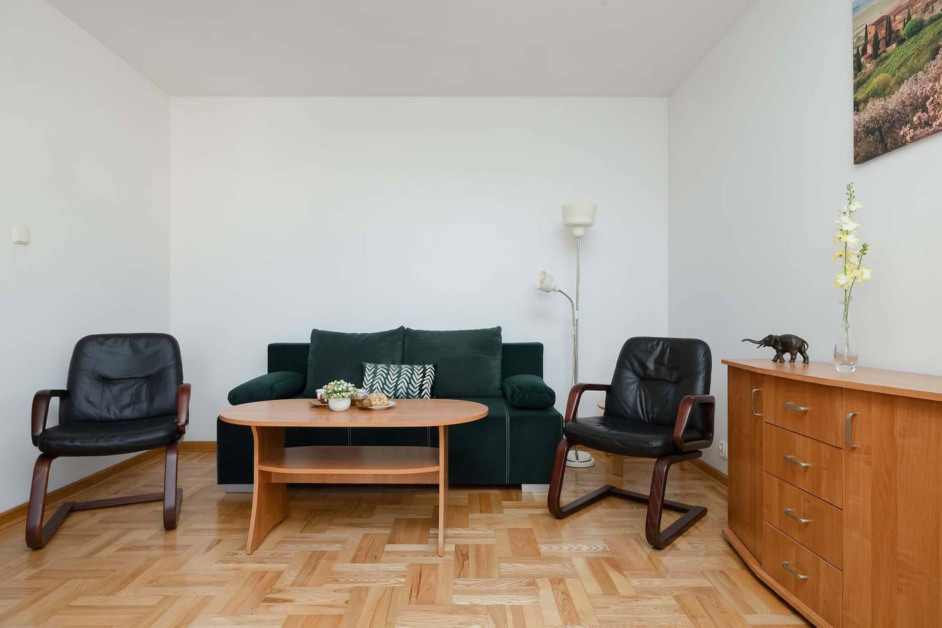Ganze Wohnung, Spacious Apartment with Balcony | Parking and 400 m to Metro in Żoliborz, Warschau