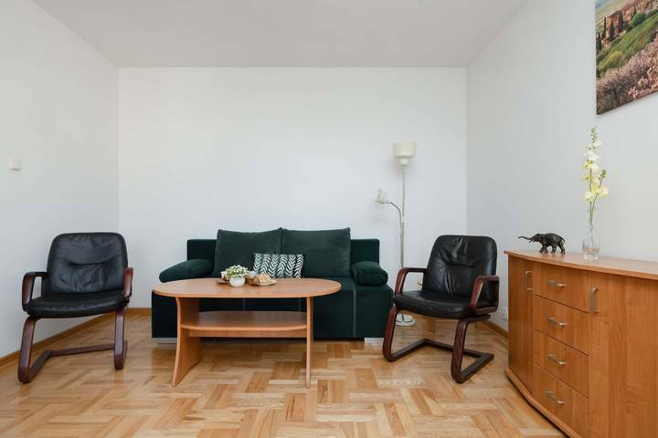 Entire apartment, Spacious Apartment with Balcony | Parking and 400 m to Metro in Żoliborz, Warsaw