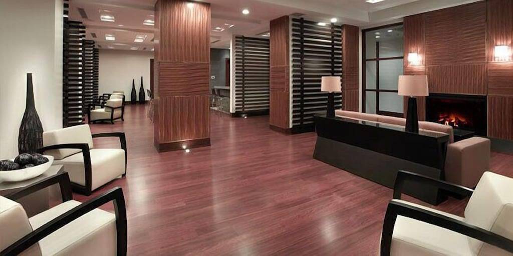 Ganze Wohnung, Luxuriöse Wohnanlage in der Nähe des Celebration Square in Mississauga, Ontariosee (Kanada)