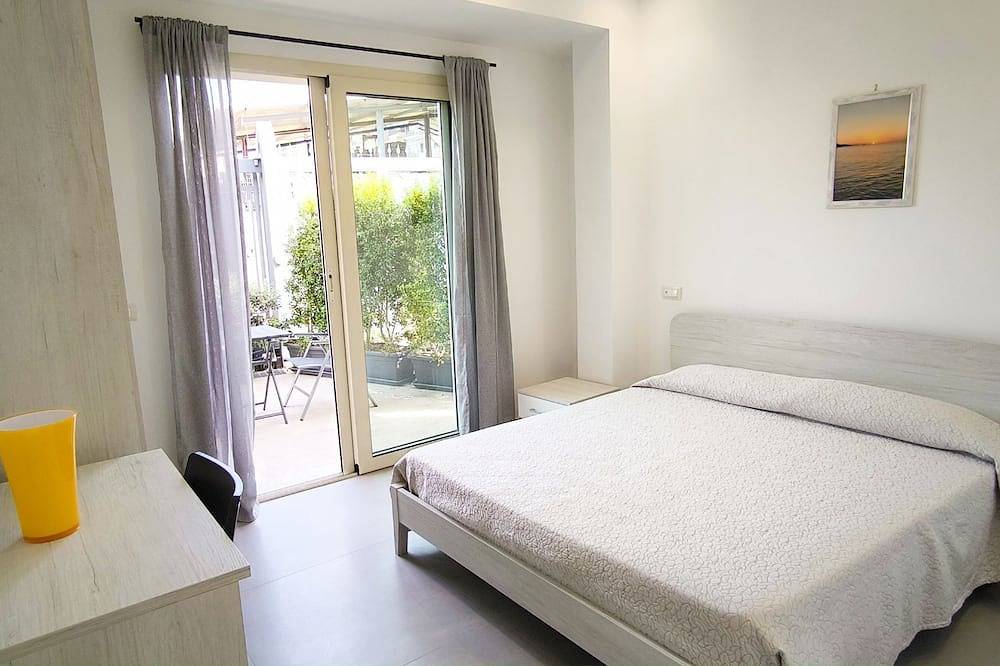 The Villa Trinacria, villa within walking distance of the sea with all services close by. in Chianchitta-Pallio, Giardini-Naxos