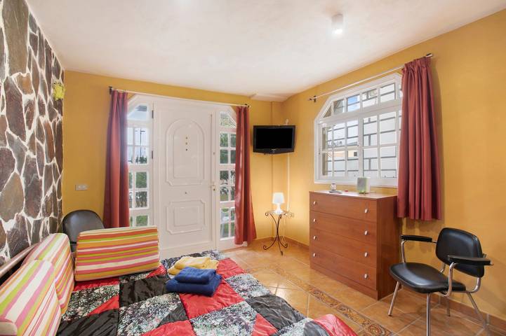 Hel lägenhet, Holiday Apartment 'Mario' with Mountain Views, Wi-Fi and Air Conditioning in San Cristóbal de La Laguna, East Coast of Tenerife
