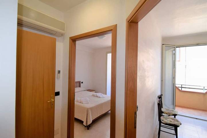 Caratteristica villa indipendente per 8 persone con A/C, Wifi, Tv e terrazza in Capo Passero, Portopalo di Capo Passero