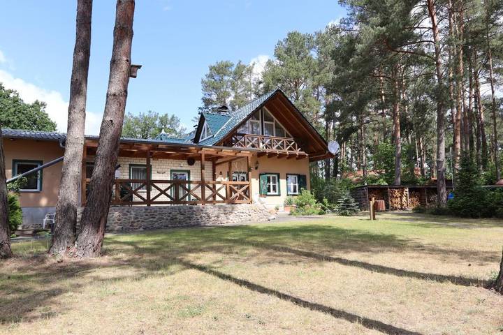Ferienwohnung für 4 Personen, mit Terrasse und Garten sowie Sauna und Seeblick