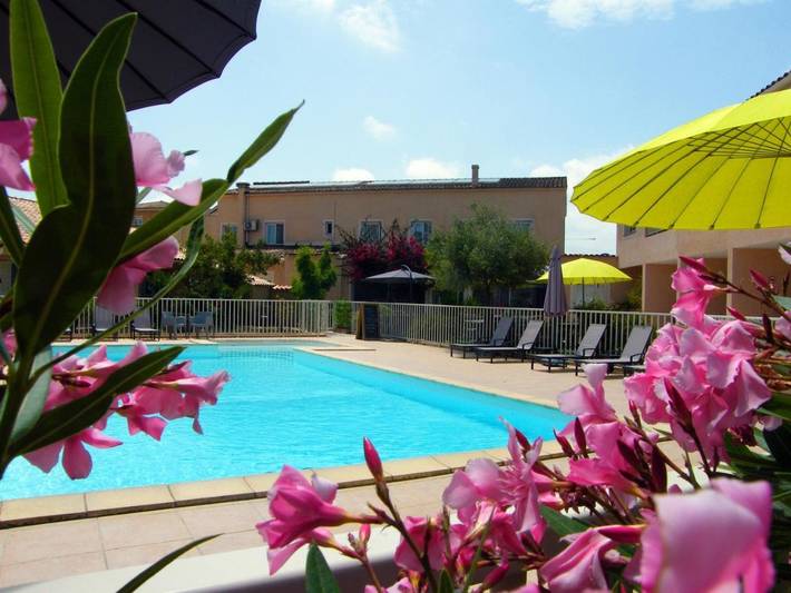 Hôtel pour 3 personnes, avec Terrasse ainsi que Jardin et Piscine à Aléria