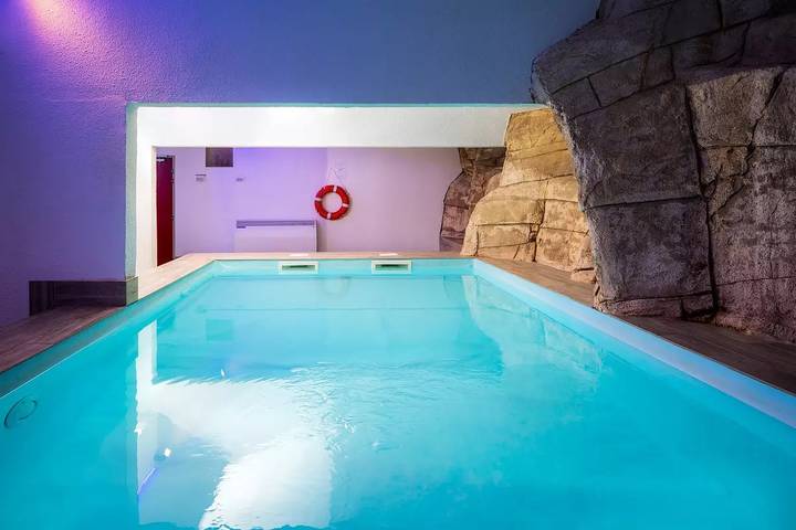 Gîte pour 2 personnes, avec piscine ainsi que sauna et balcon à Isola - 2