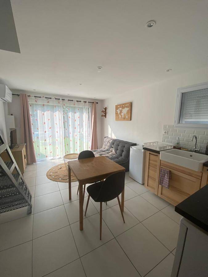 Gîte pour 4 personnes, avec jardin et terrasse à Saint-Privat-des-Vieux
