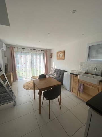 Gîte pour 4 personnes, avec terrasse et jardin à Saint-Privat-des-Vieux