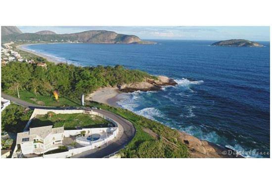 Casas e apartamentos de temporada para 2 pessoas, com balcão e vista e ainda piscina em Camboinhas