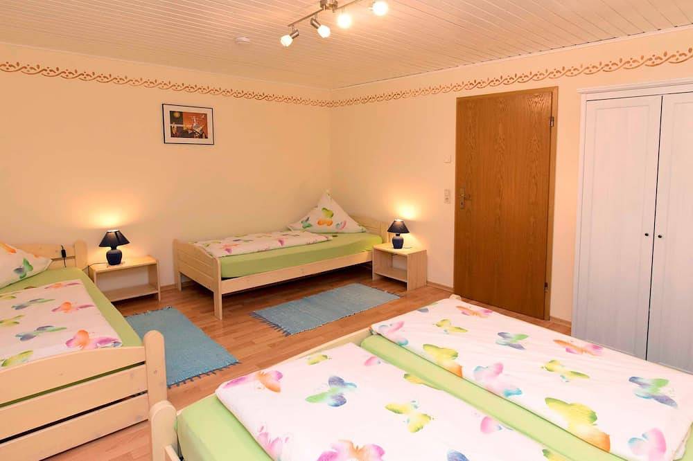 Geheel appartement, Kamer met meerdere bedden 2-4 personen met kitchenette - pension Hauser in Europa-Park, Rust