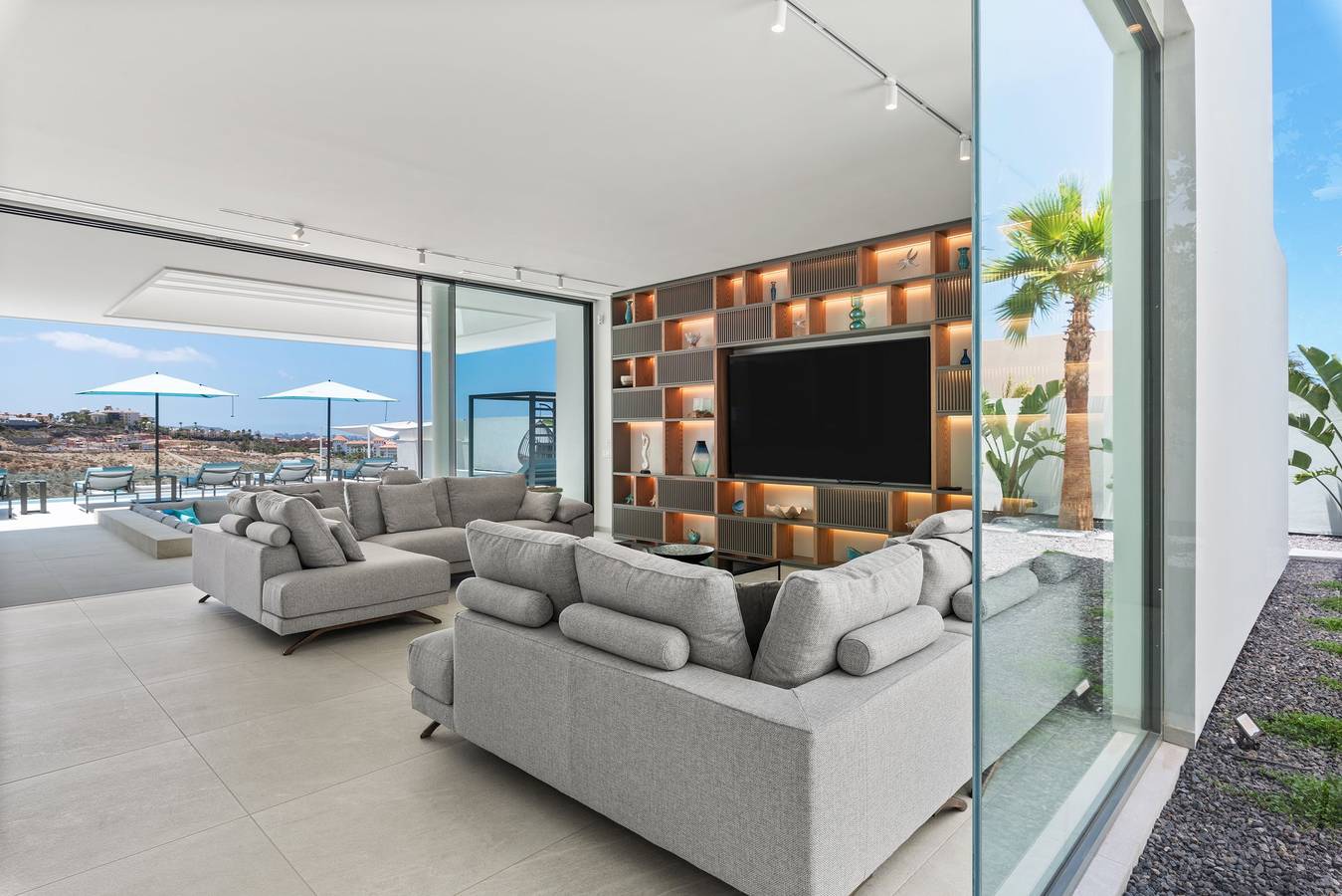Villa La Caleta Moderno | 6 Bedrooms | Heated Infinity Pool with Jacuzzi | Modern Design | Costa Adeje | Tenerife in La Caleta, Adeje