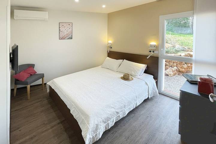 Gîte pour 5 personnes, avec jardin dans Plage Du Capelan Bandol - 2